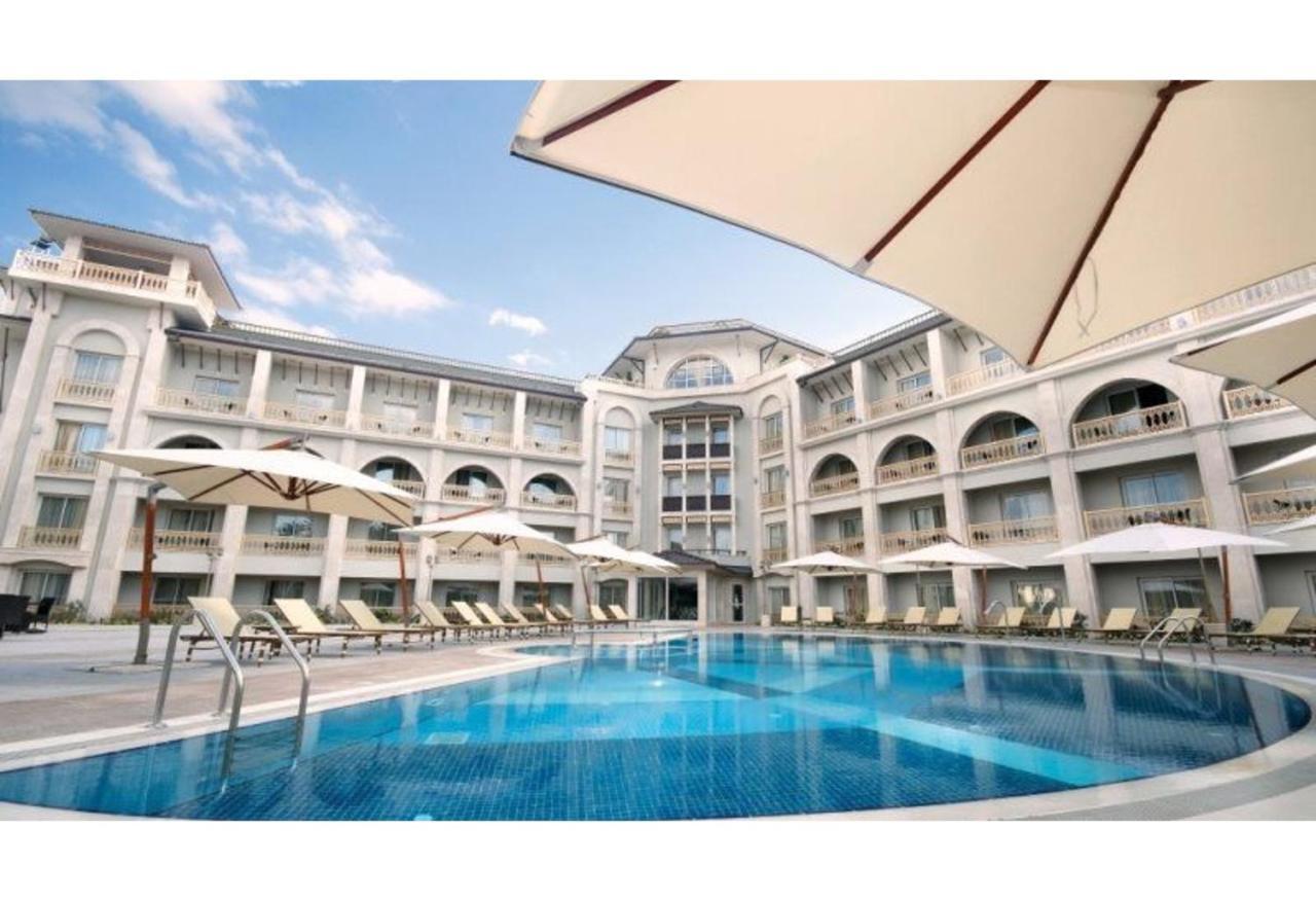 Savoy Hotel Spa & Casino Kyrenia  Exteriér fotografie The swimming pool at the hotel