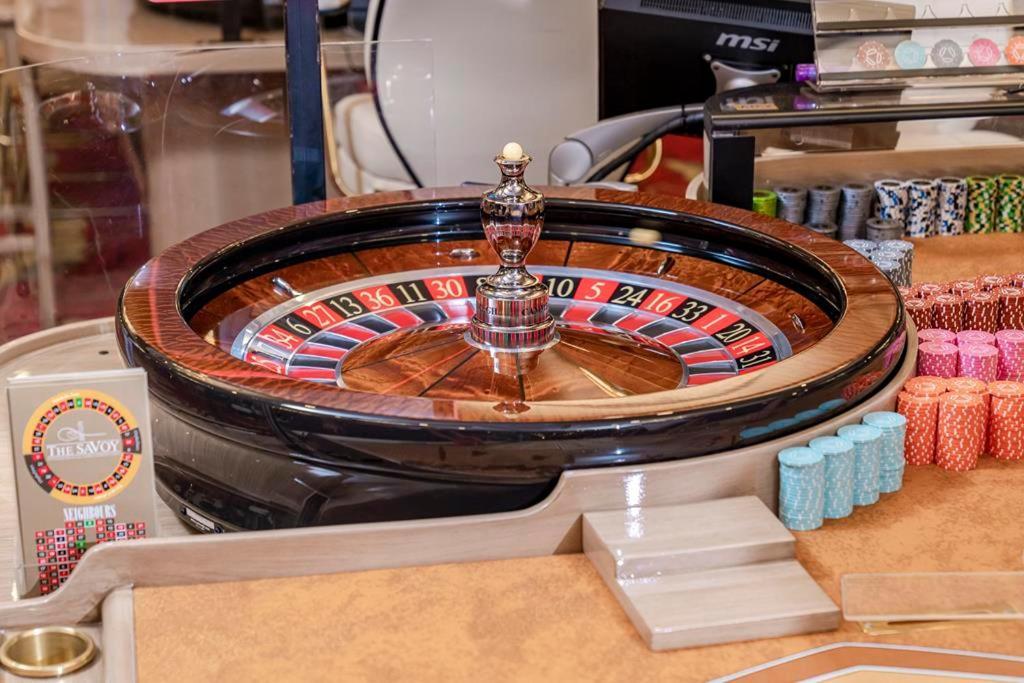 Savoy Hotel Spa & Casino Kyrenia  Exteriér fotografie A roulette wheel