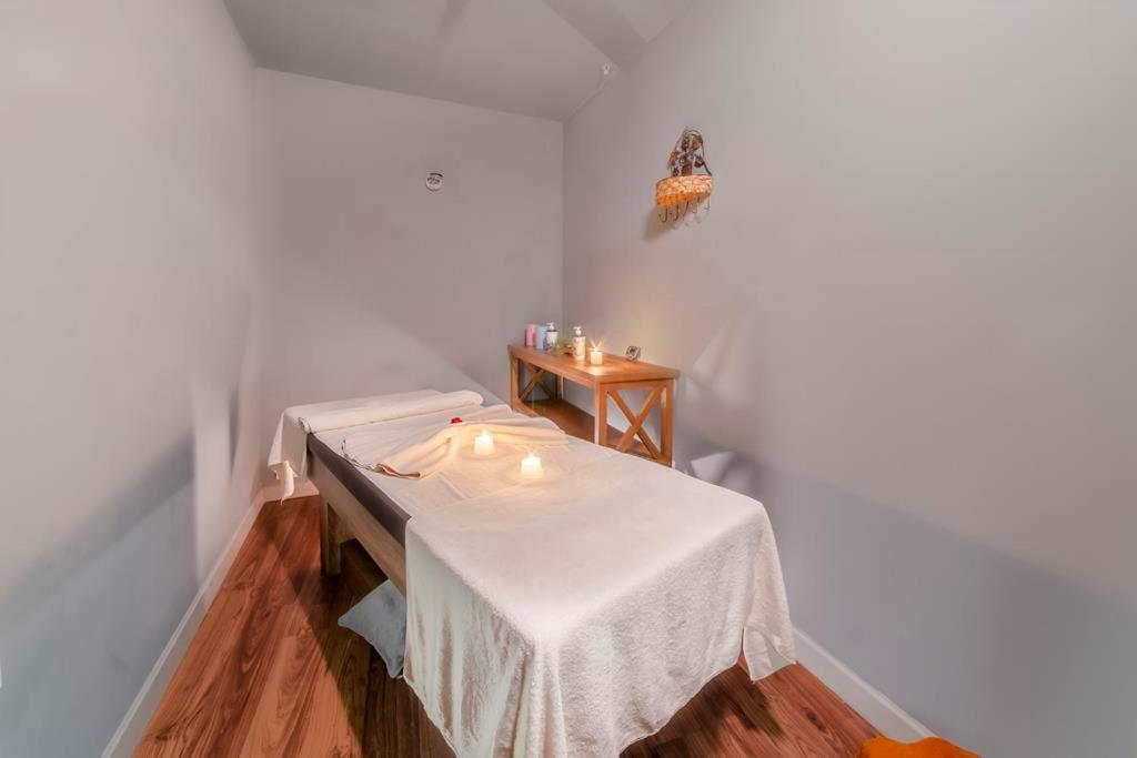 Savoy Hotel Spa & Casino Kyrenia  Exteriér fotografie Massage table