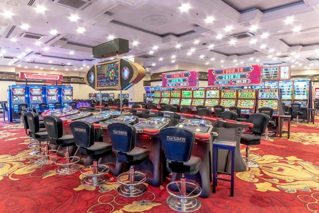 Savoy Hotel Spa & Casino Kyrenia  Exteriér fotografie Casino Slots