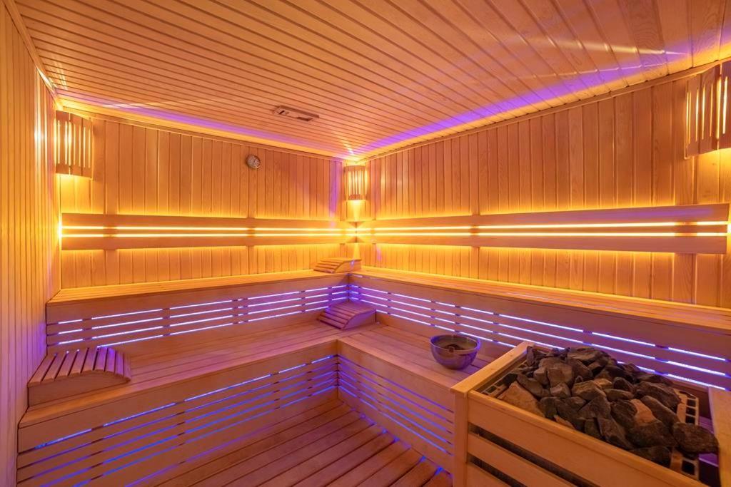 Savoy Hotel Spa & Casino Kyrenia  Exteriér fotografie A modern Finnish sauna