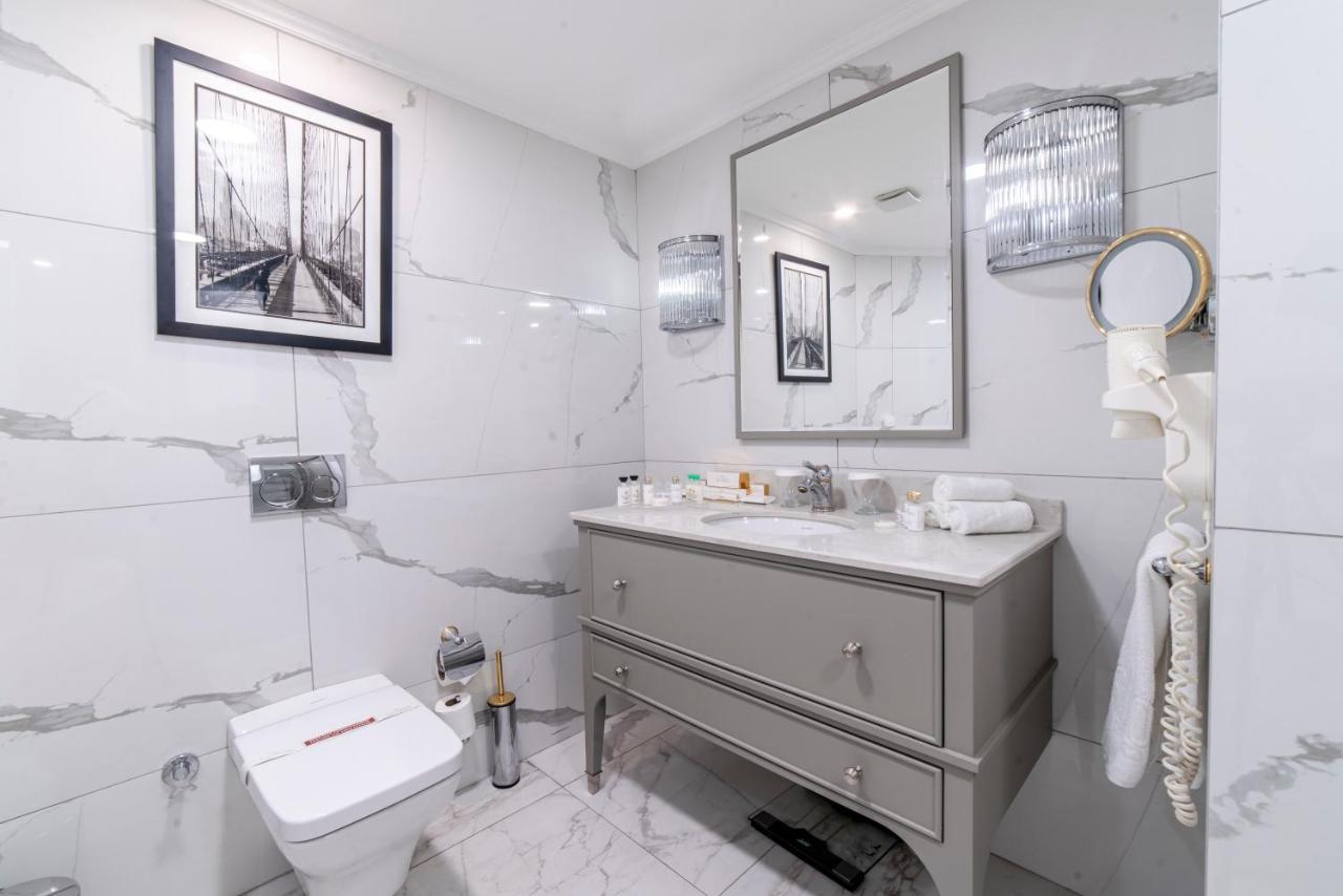 Savoy Hotel Spa & Casino Kyrenia  Exteriér fotografie Bathroom