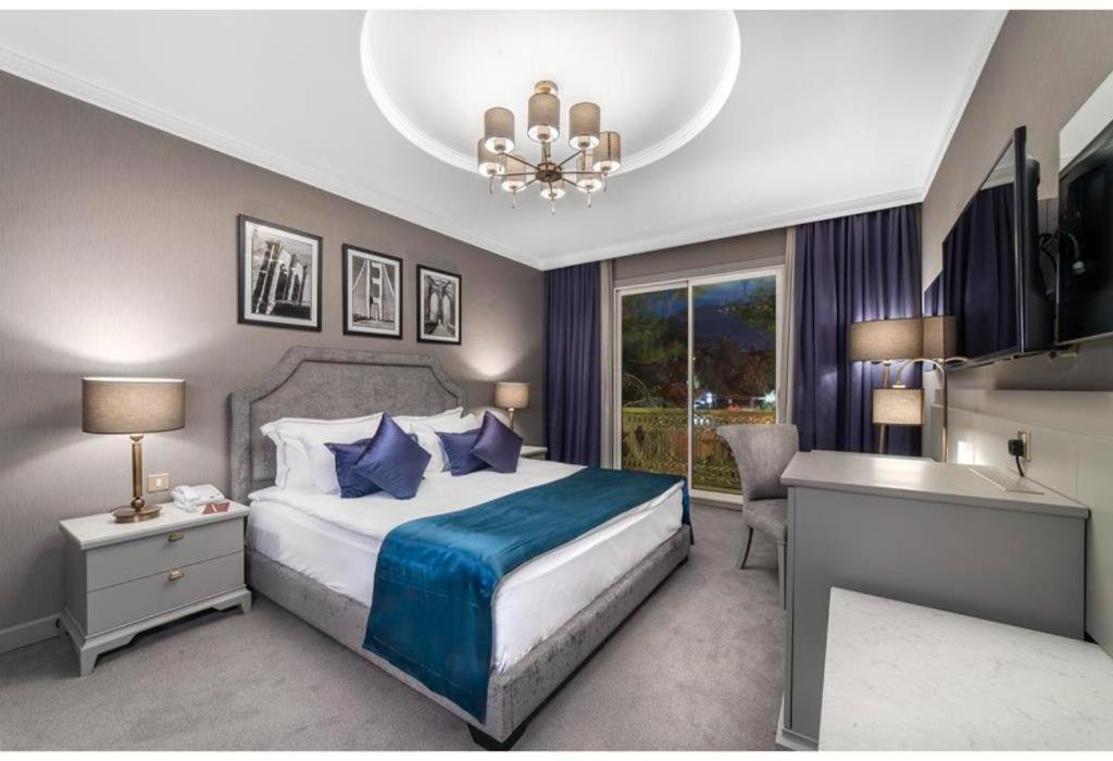 Savoy Hotel Spa & Casino Kyrenia  Exteriér fotografie A bedroom at the hotel